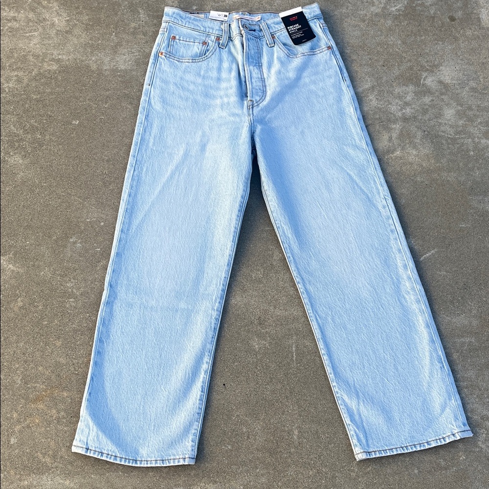 NWT Levi’s Premium Ribcage Straight Leg Jeans in Wow Me Over - Light Wash
